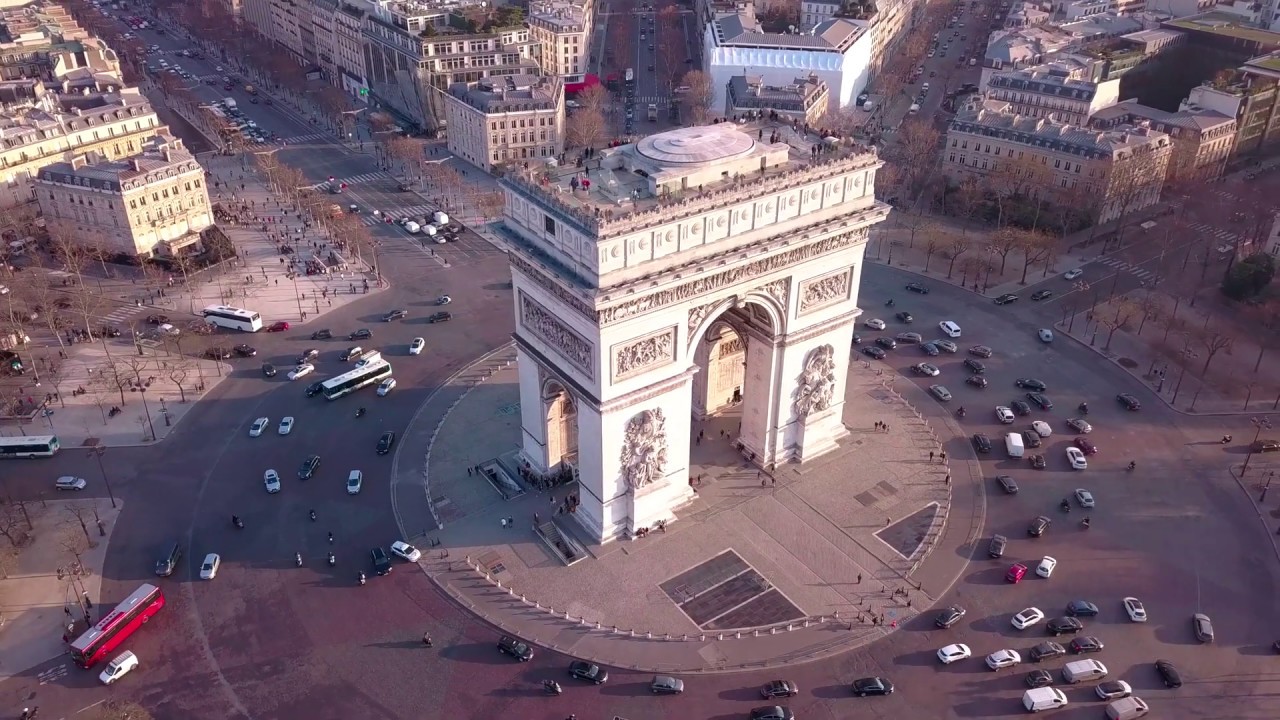 Experience the Arc de Triomphe in 4K Resolution - An Unforgettable Sight!