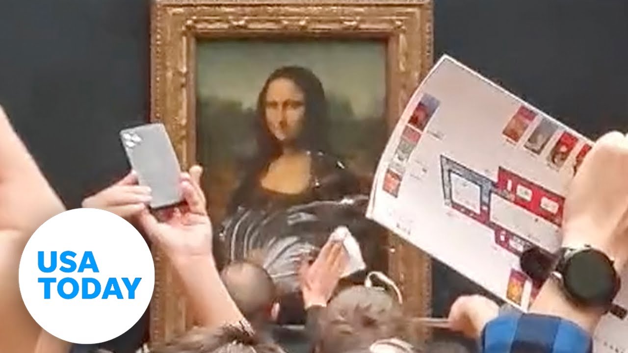 The Iconic Mona Lisa at the Louvre Museum - A Must-See Attraction