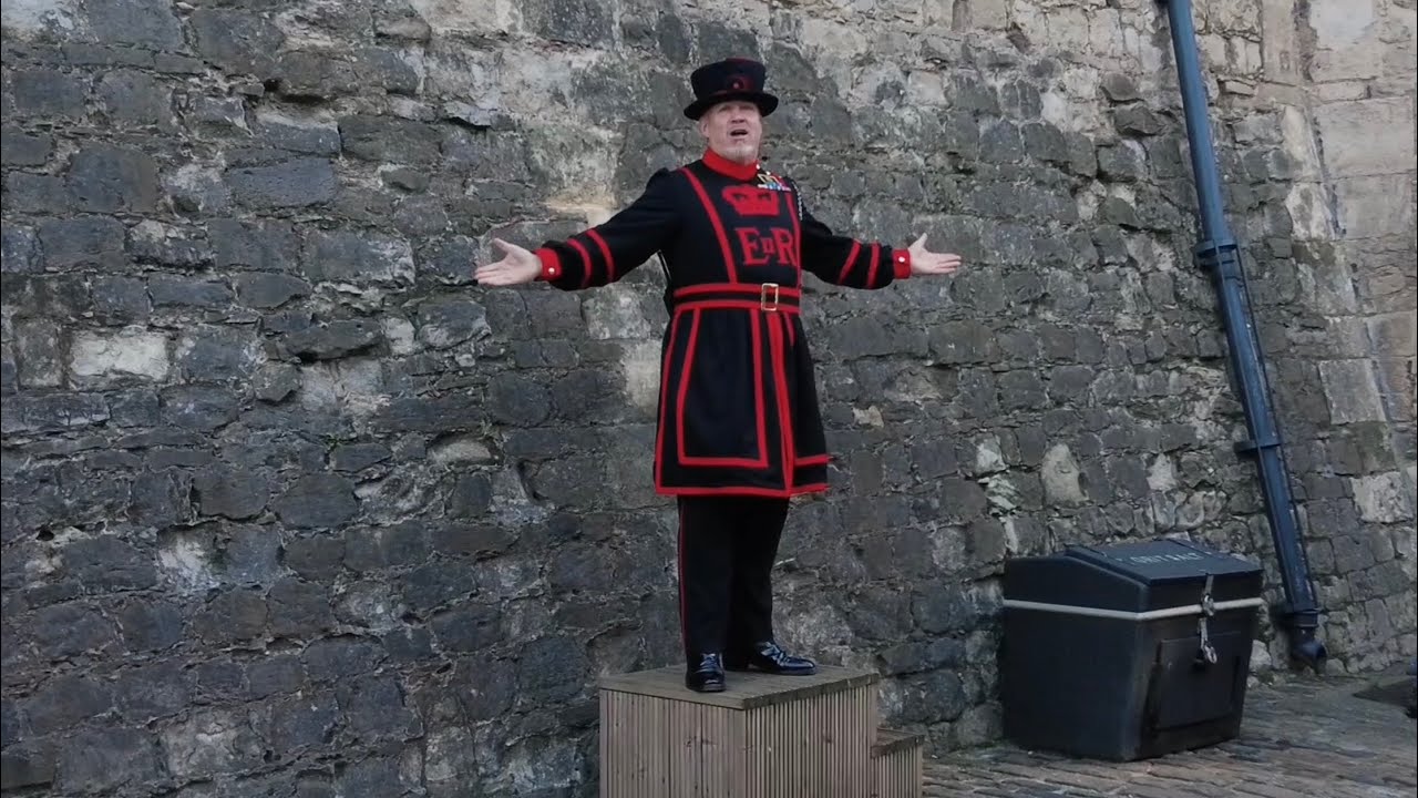 Discover the History and Secrets of the Tower of London with a Beefeater Tour