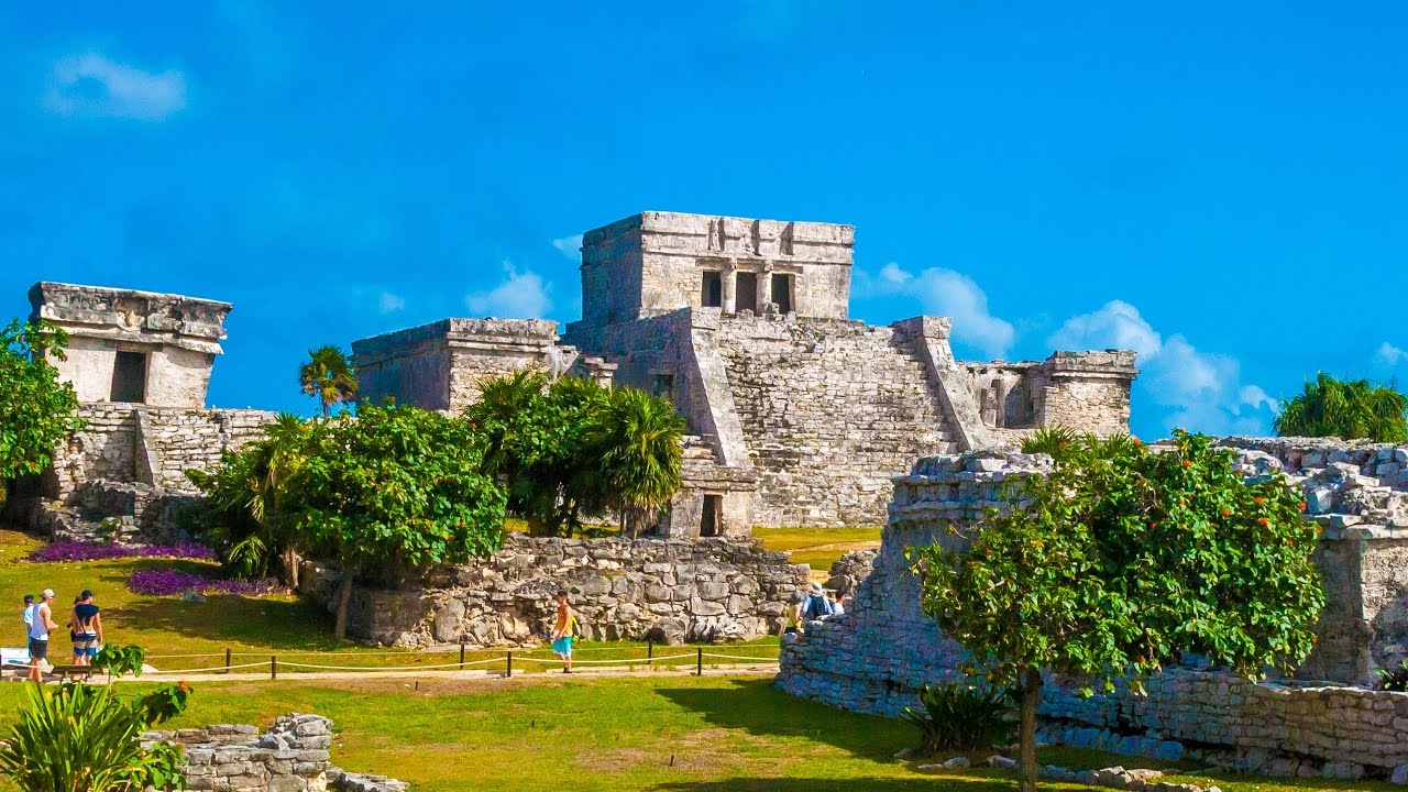 Explore the Ancient Mayan Ruins of Tulum: An Unforgettable Experience