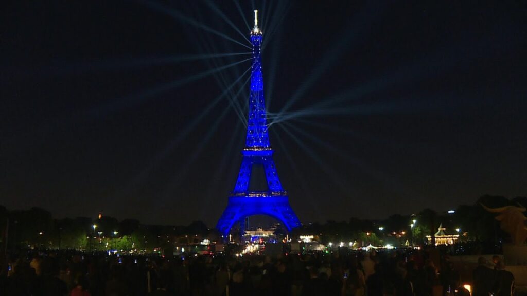 Spectacular Eiffel Tower Light Show