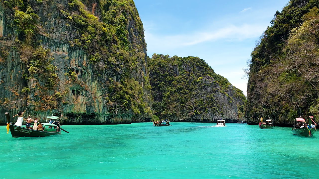 Explore the Beauty of Phi Phi Lagoon