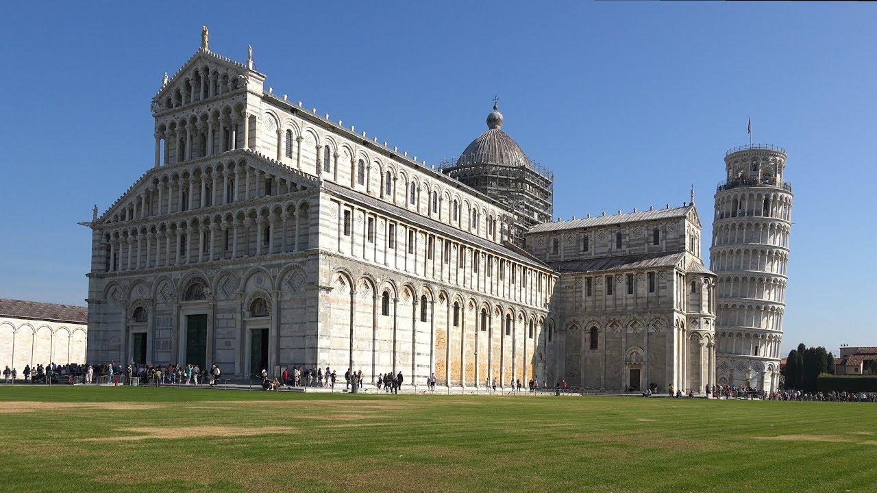 Visit the Iconic Piazza del Duomo