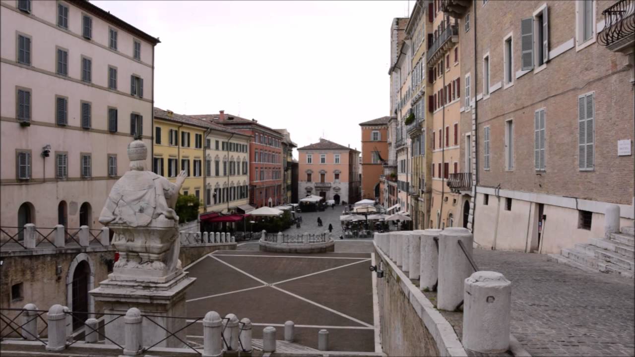 Discovering Rome's Historic Piazza del Papa