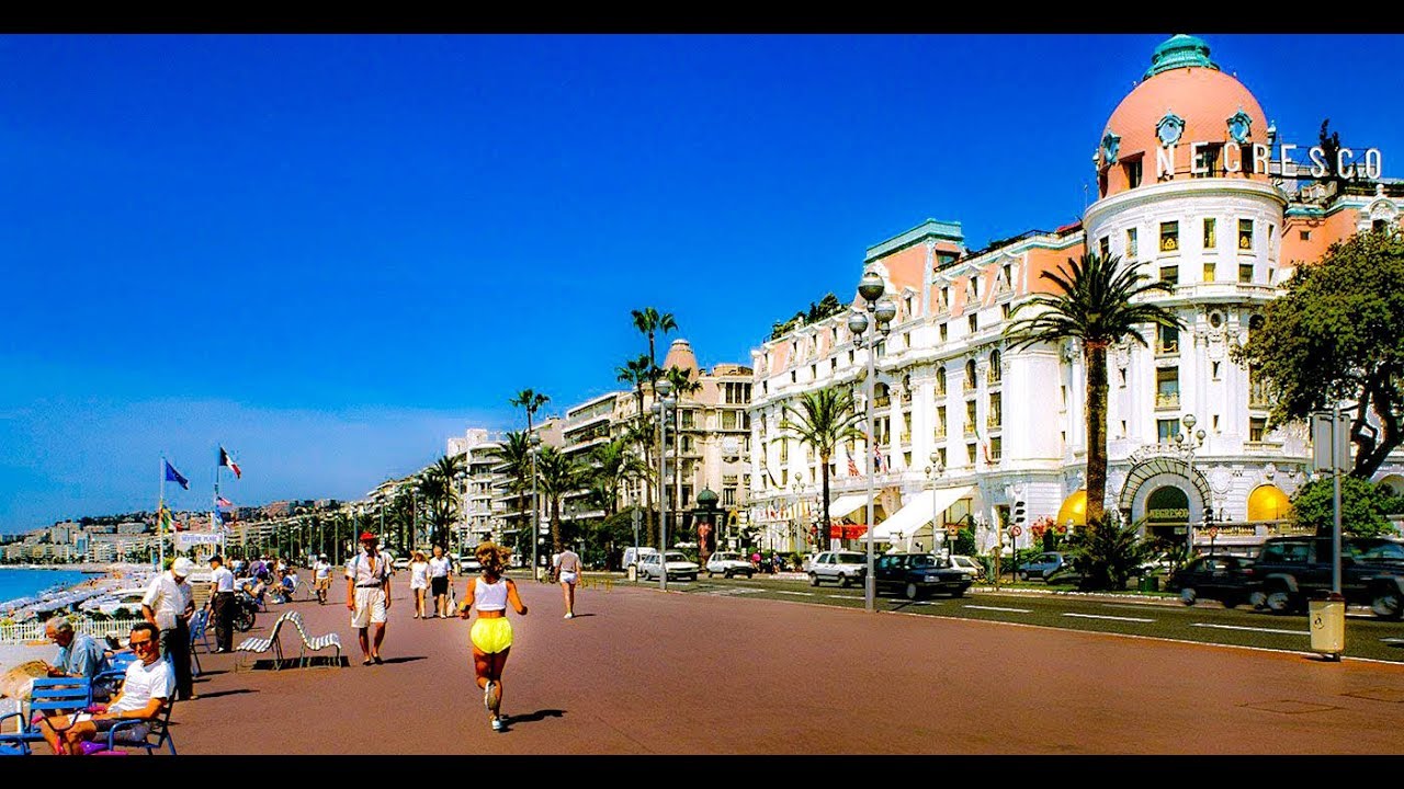 Explore the Famous Promenade des Anglais in Nice