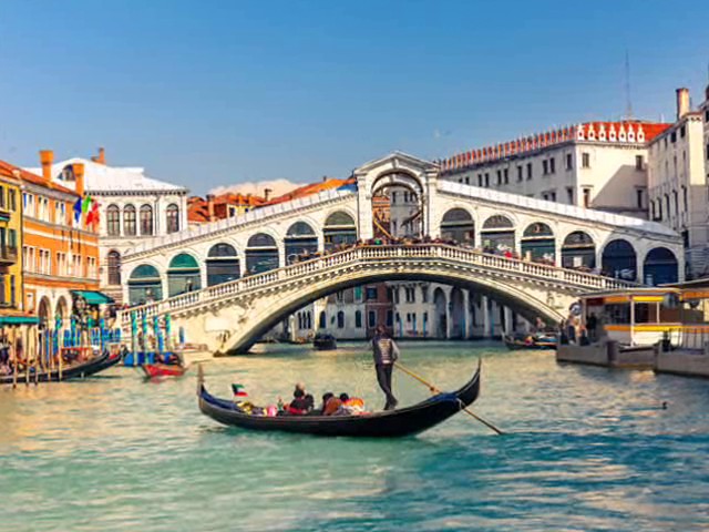 The History and Construction of the Rialto Bridge