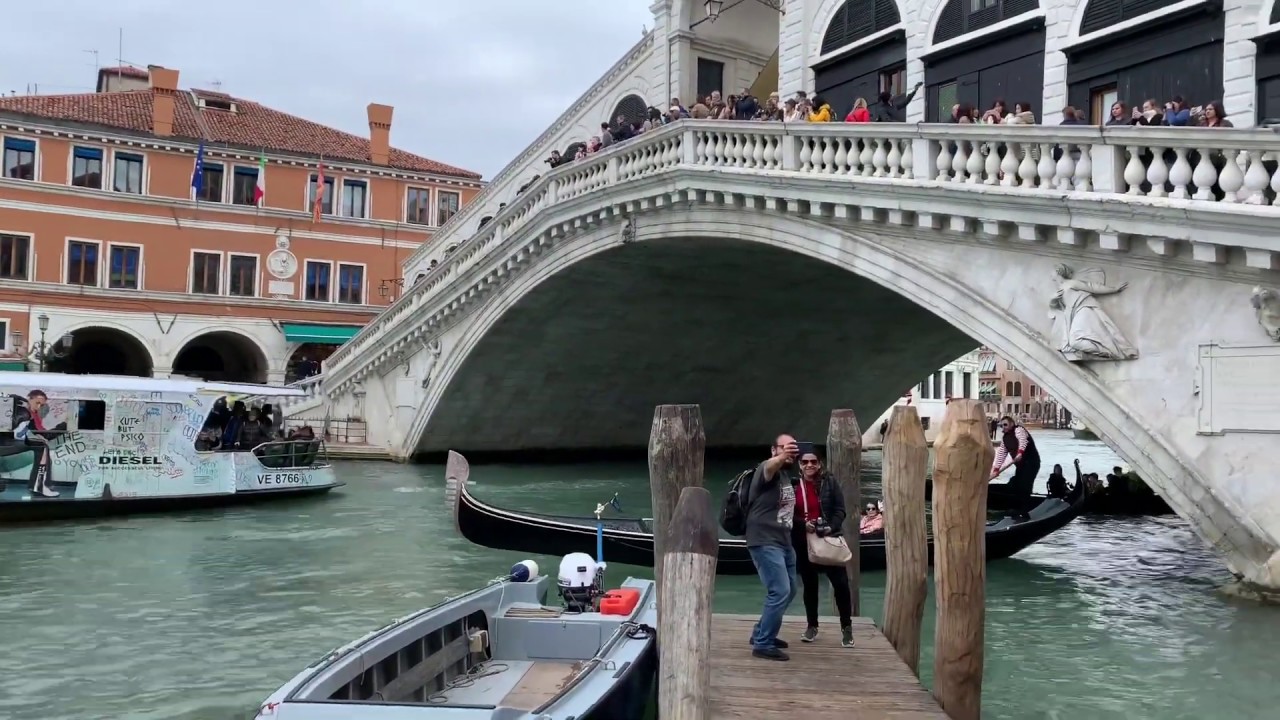 Exploring the Best Shops at the Rialto Bridge