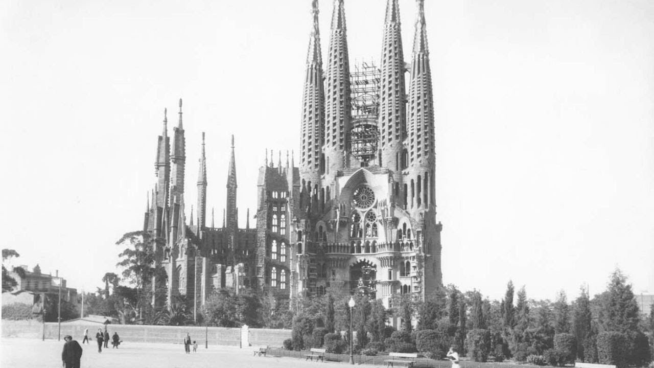 The Construction of La Sagrada Familia in 1882