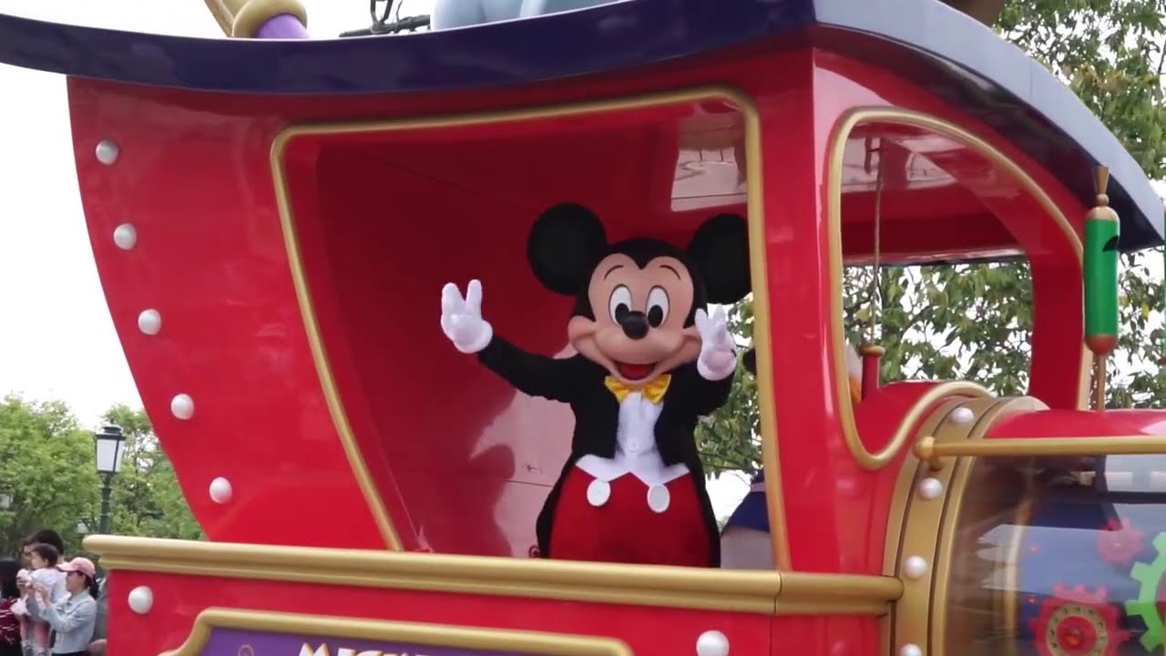 See the Magic of the Shanghai Disney Parade