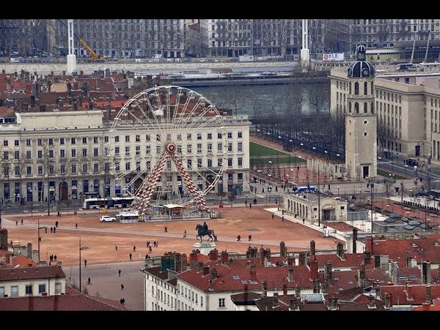 Visit the Beautiful Bellecour Statue Place in Lyon