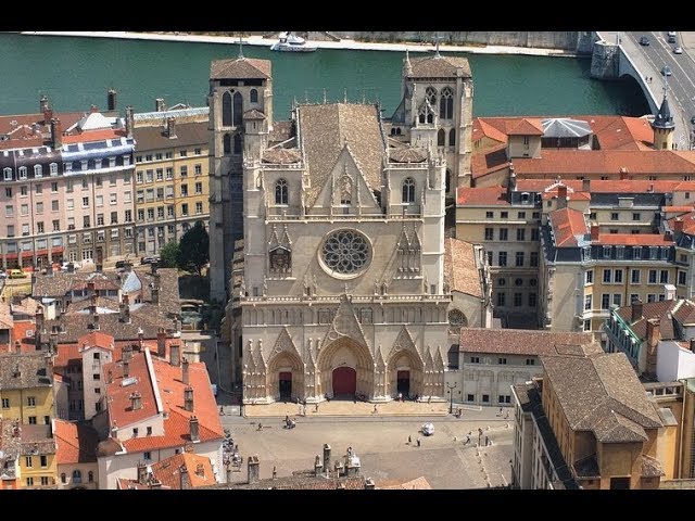 Exploring the Stunning Cathedral Saint Jean Baptiste in Paris